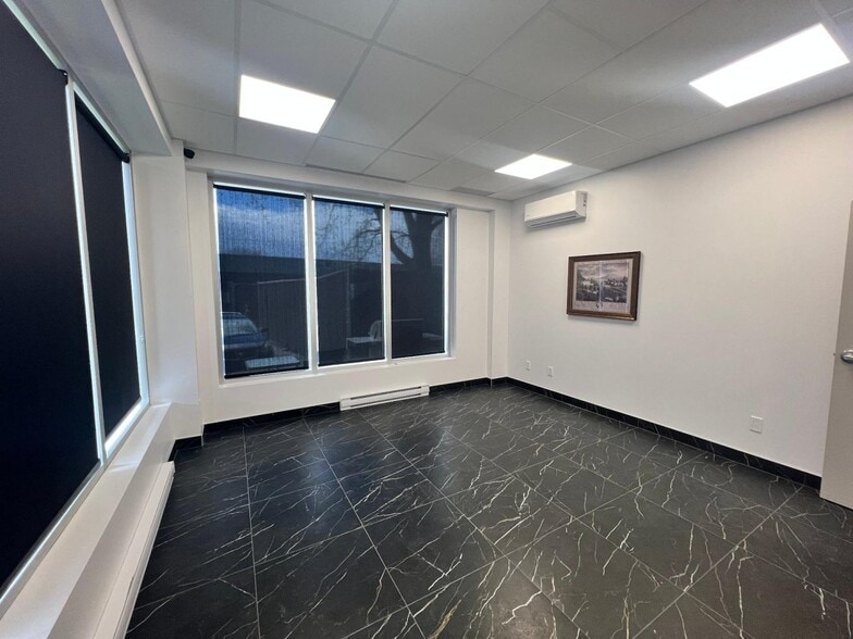 More Photos Of 7 Industriel Boul, Delson Industrial For Lease