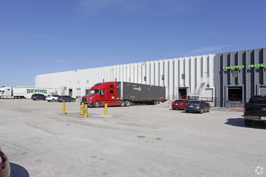 More Photos Of 5300 N Powerline Rd, Fort Lauderdale Warehouse For Lease