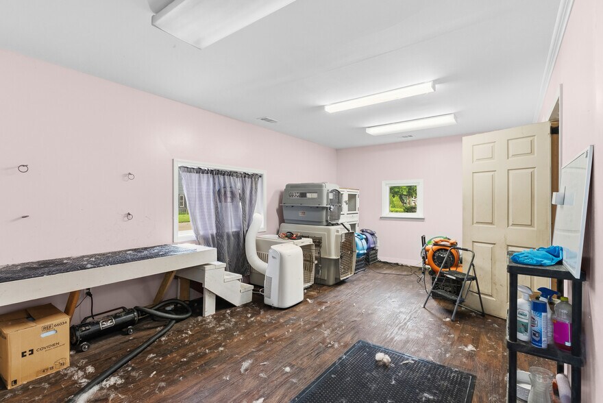 More Photos Of 325 N Cedar St, Imlay City Medical For Sale