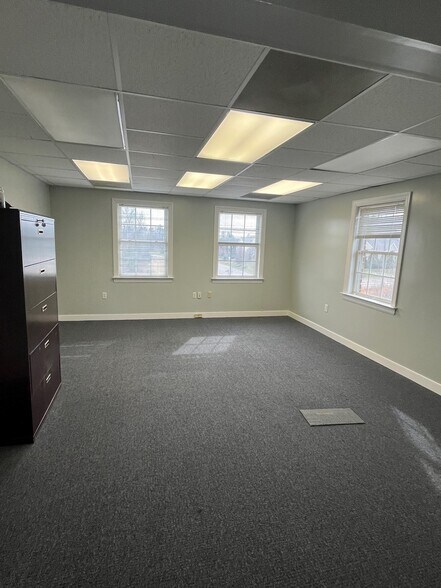 More Photos Of 1900 Manakin Rd, Manakin Sabot Office For Lease