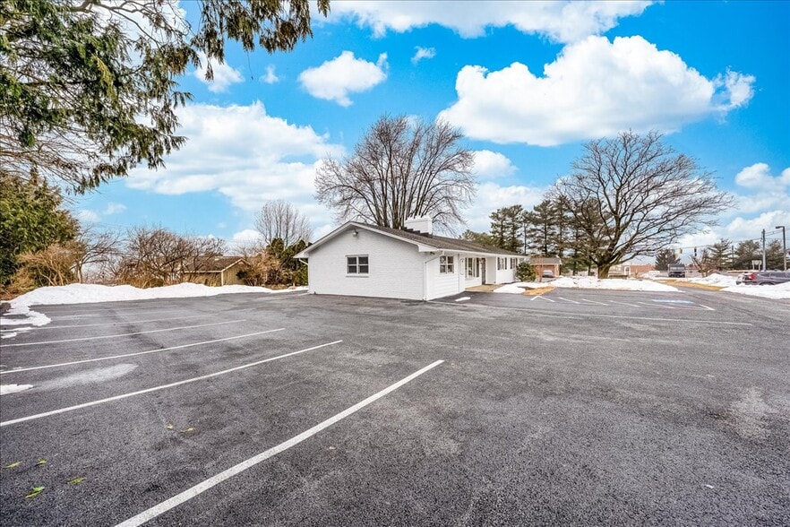 More Photos Of 611 Nursery Rd, Westminster Office For Sale