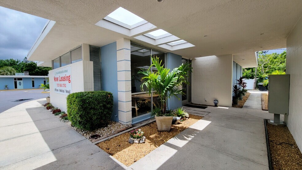 More Photos Of 4100-4158 5th Ave N, Saint Petersburg Coworking Space