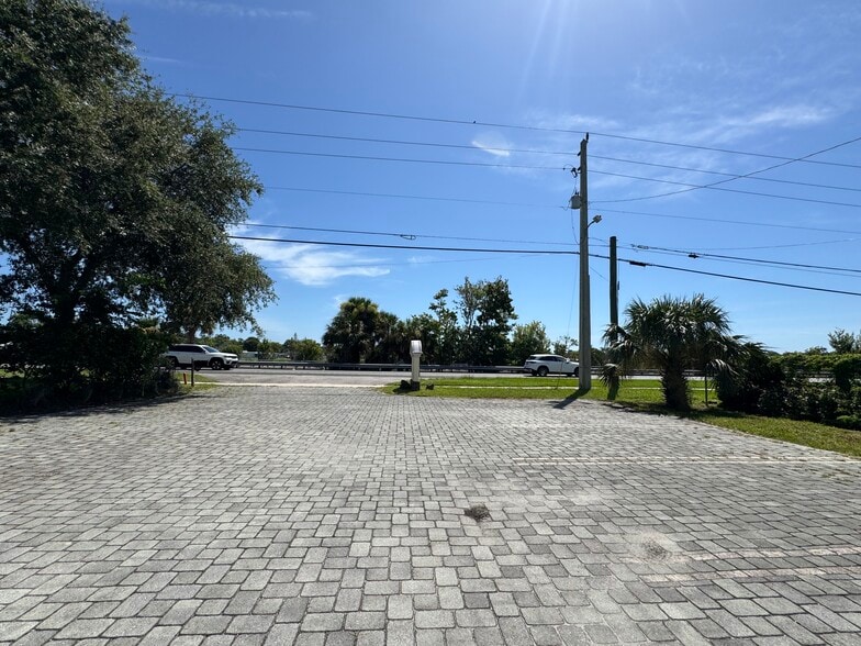 More Photos Of 2362 S Nova Rd, Daytona Beach Medical For Lease
