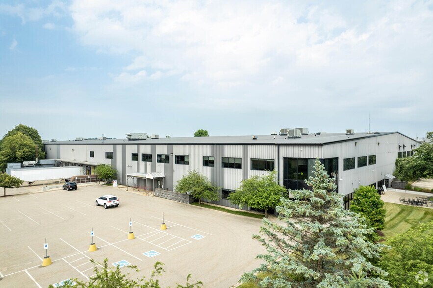 Primary Photo Of 8400 Fairway Pl, Middleton Light Manufacturing For Lease