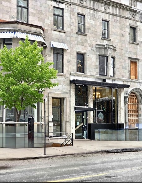 Primary Photo Of 1494 Rue Sherbrooke O, Montréal Storefront Retail Office For Sale