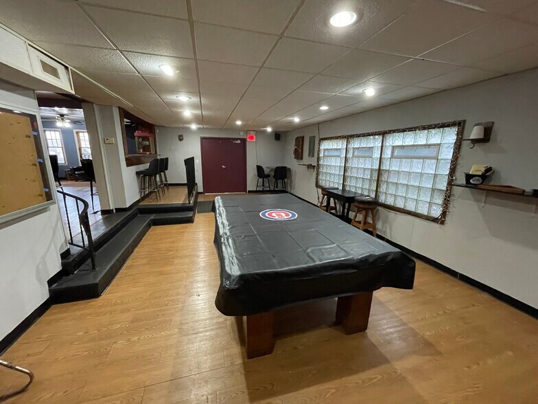 More Photos Of 1209 Lisle Plz, Lisle Bar For Lease