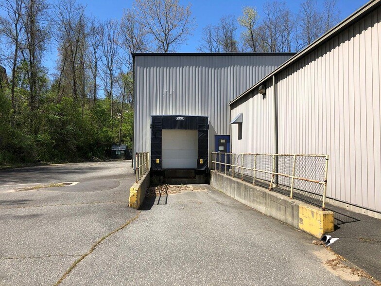 More Photos Of 159 Grassy Plain St, Bethel Manufacturing For Lease