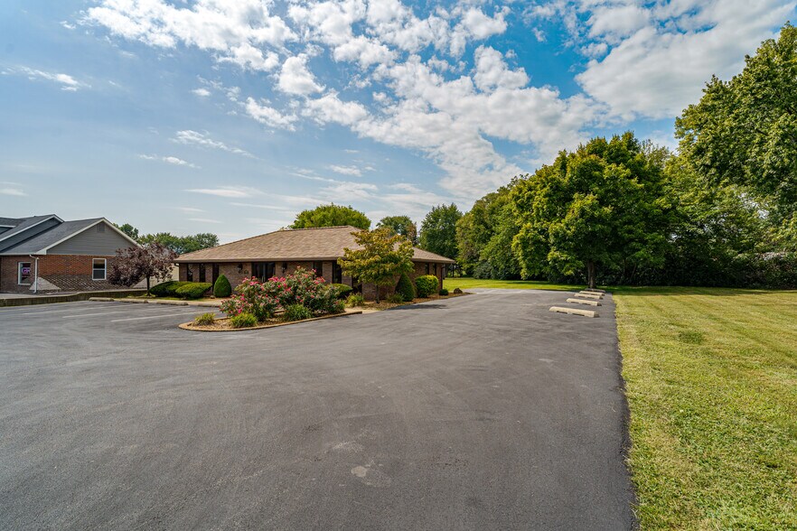 More Photos Of 4917 Maryville Rd, Granite City Office For Sale