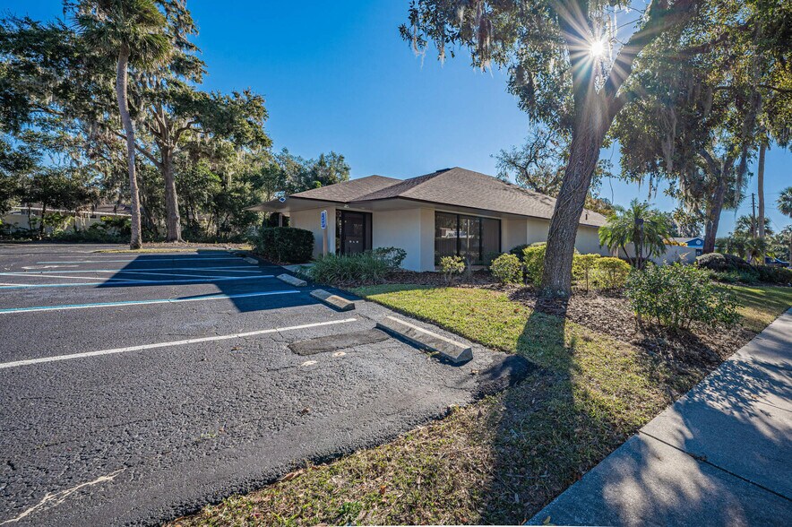 More Photos Of 801 N Bay st, Eustis Medical For Sale
