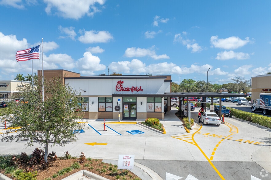 More Photos Of 1700 W 49th St, Hialeah Unknown For Lease