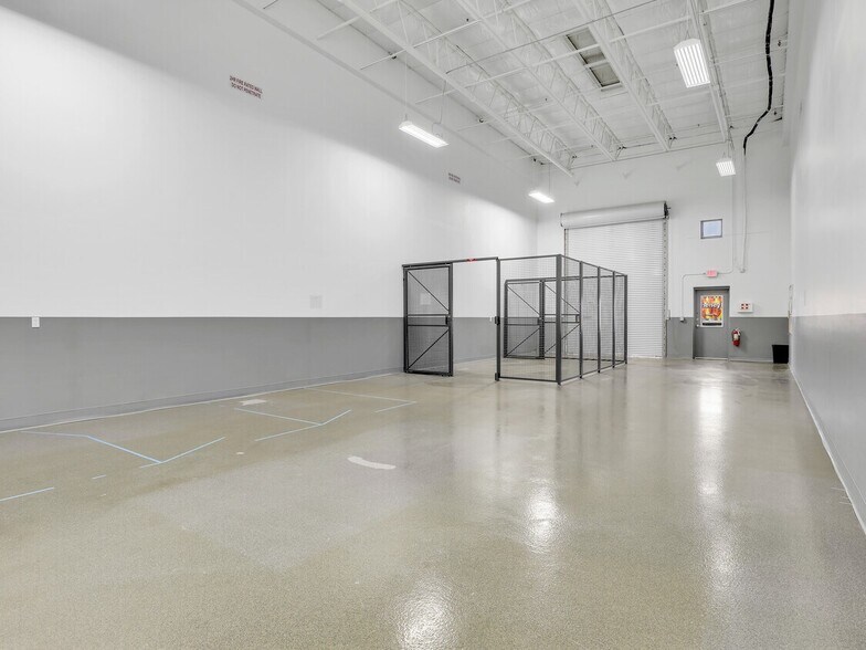 More Photos Of 8801 Business Park Dr, Fort Myers Warehouse For Lease