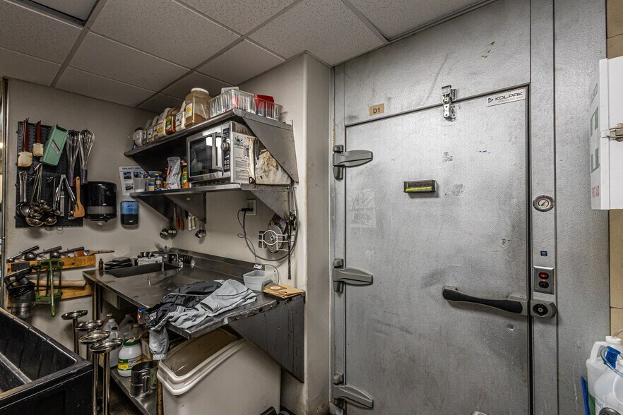 More Photos Of 1309 Junction Dr, Laredo Restaurant For Sale