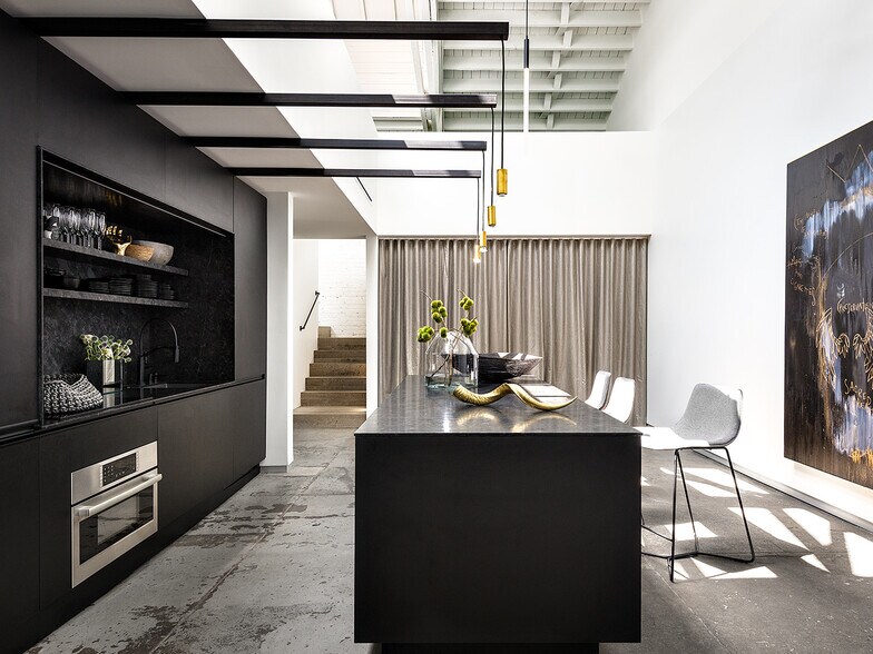 More Photos Of 3146 W Chicago Ave, Chicago Showroom For Sale