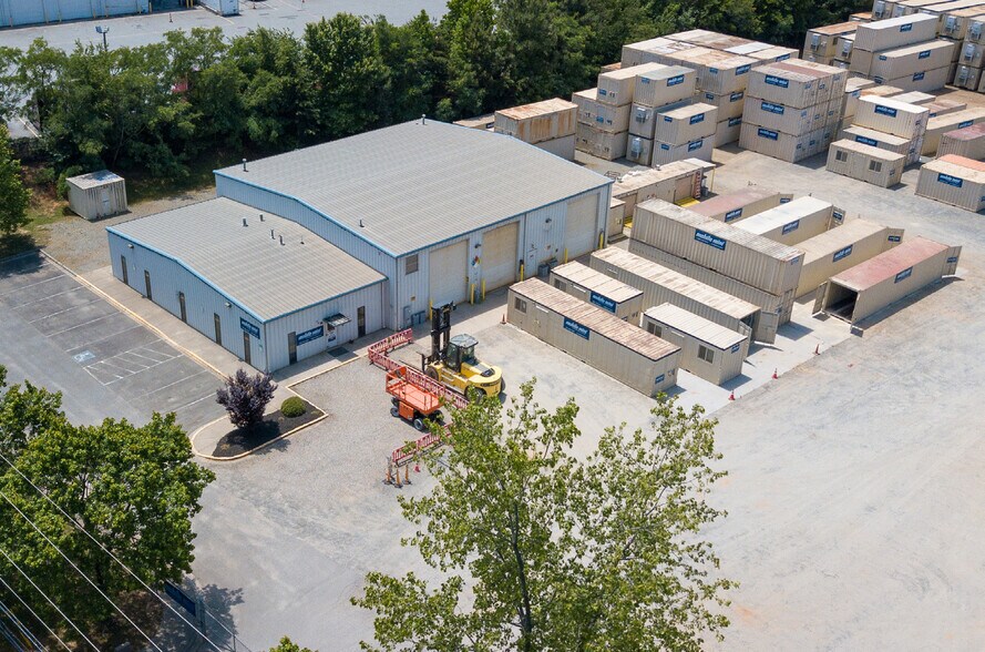 More Photos Of 7121 Statesville Rd, Charlotte Distribution For Lease