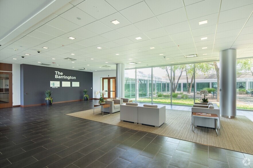 More Photos Of 540 W Northwest Hwy, Barrington Unknown For Lease