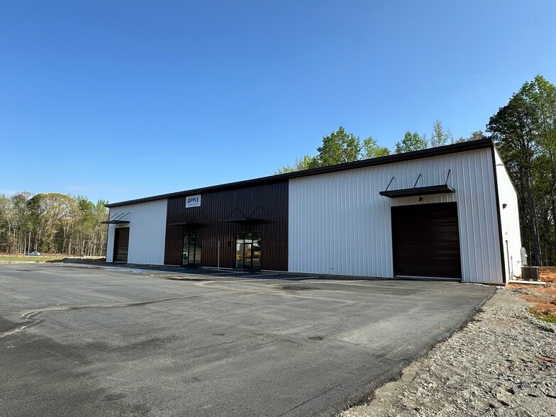 More Photos Of 2036 Frontage Rd, Anderson Unknown For Lease