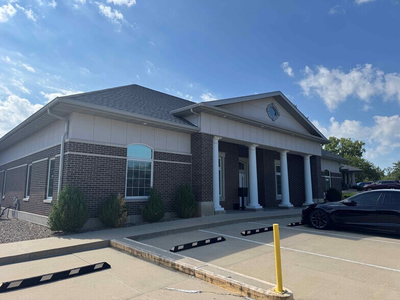More Photos Of 4125 Glass Rd NE, Cedar Rapids Office For Sale
