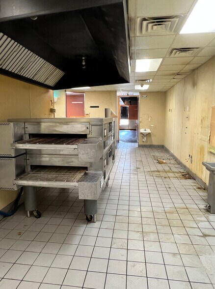 More Photos Of 798 W Us Highway 60, Monett Restaurant For Lease