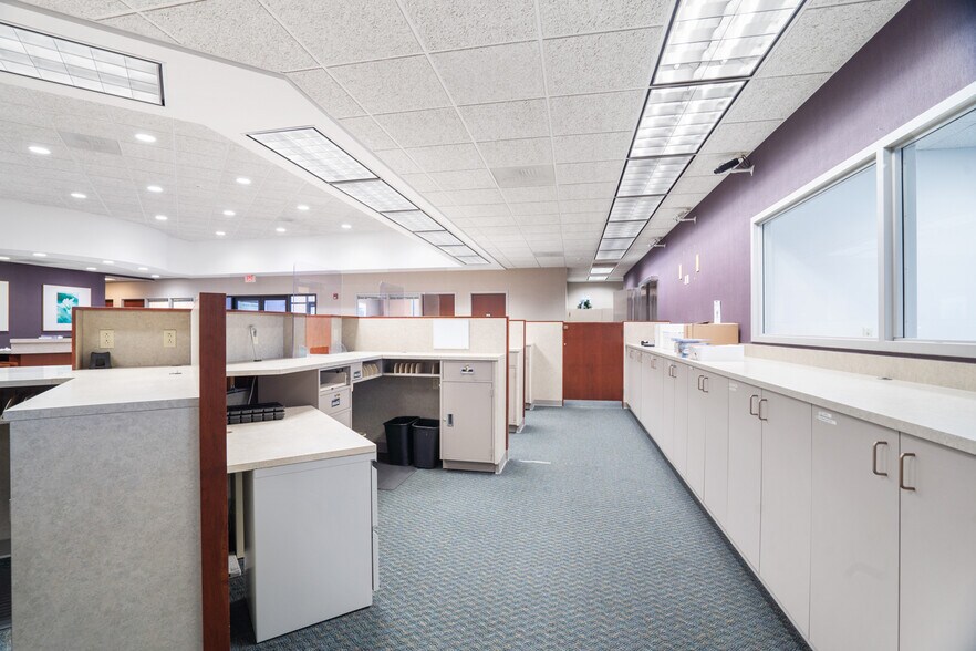 More Photos Of 3139 Voyager Dr, Green Bay Bank For Sale