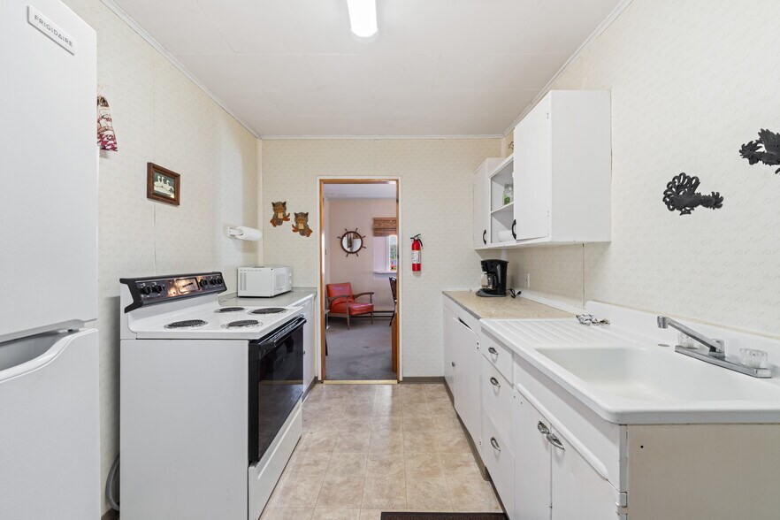 More Photos Of 4484 Fish Mill, Westlake Hotel For Sale