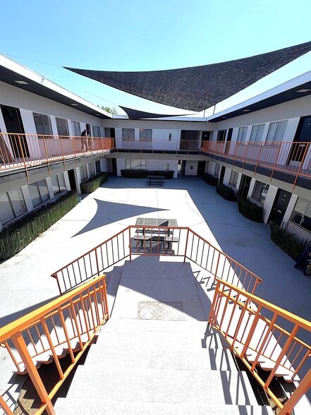 More Photos Of 6308 Woodman Ave, Van Nuys Loft Creative Space For Lease