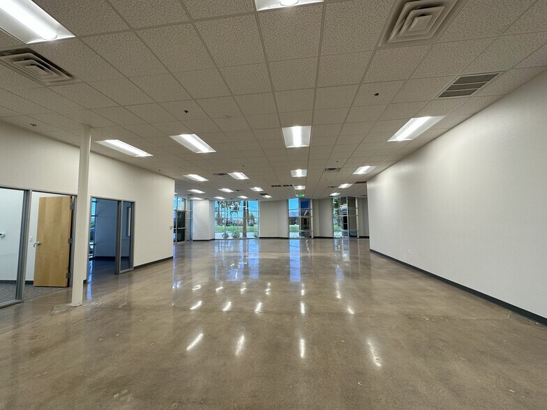 More Photos Of 4602 E University Dr, Phoenix Unknown For Lease