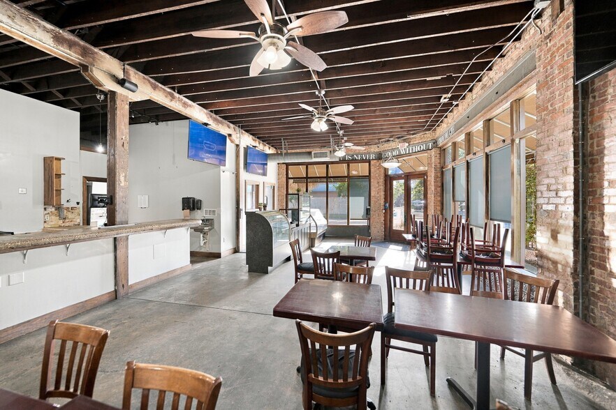 More Photos Of 1602-1608 Walnut St, Jacksonville Restaurant For Sale