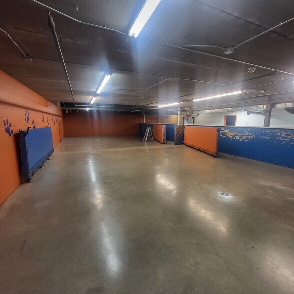 More Photos Of 602 S Rum River Dr, Princeton Freestanding For Lease