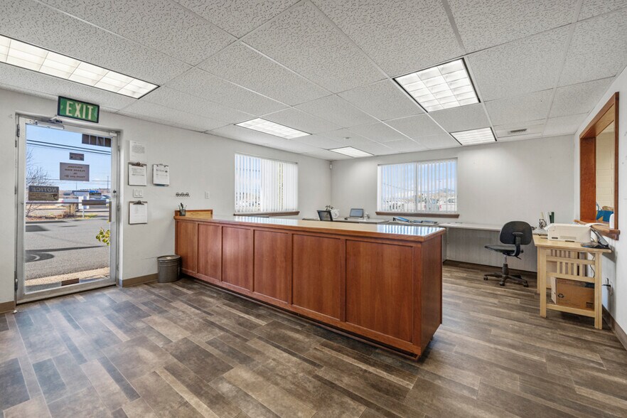 More Photos Of 3735 Washburn Way, Klamath Falls Warehouse For Lease