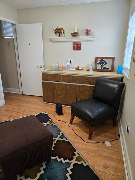 More Photos Of 3739 Wilkens Ave, Baltimore Medical For Lease