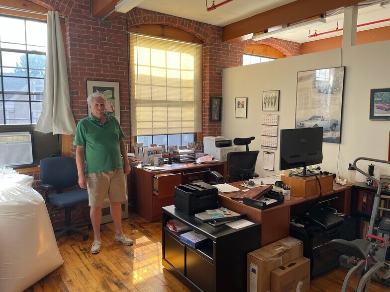 More Photos Of 51-55 Lake St, Nashua Light Manufacturing For Sale