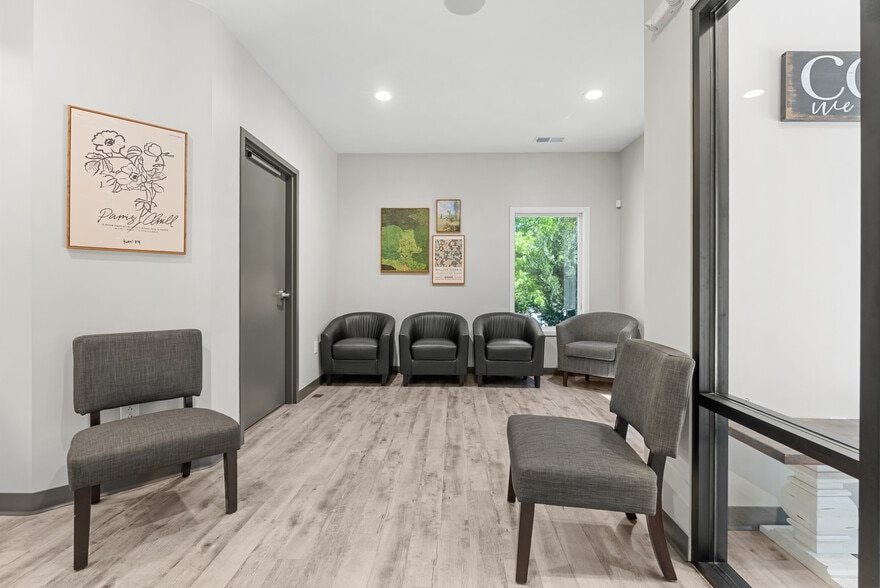 More Photos Of 10800 E 77th Ter, Raytown Medical For Sale