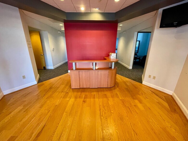 More Photos Of 329 Battleground Ave, Greensboro Office For Lease