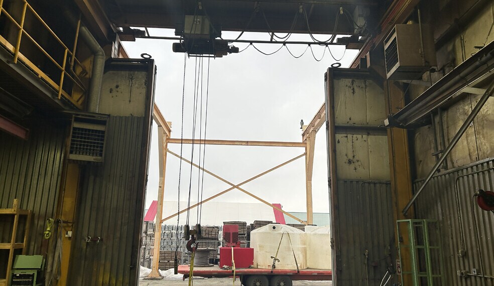 More Photos Of 7230 68th Ave NW, Edmonton Manufacturing For Sale