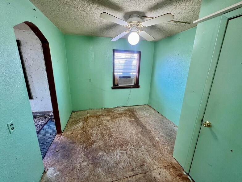 More Photos Of 309 FM 480, Center Point Fast Food For Sale