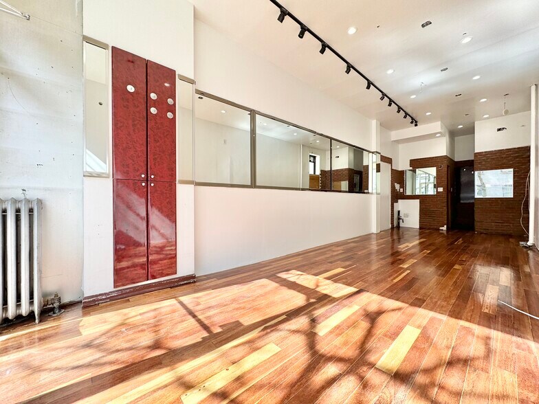 More Photos Of 216-222 Eighth Ave, New York Apartments For Lease