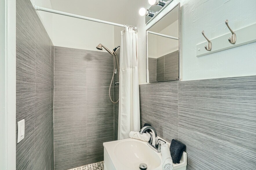 More Photos Of 101-107 Tacoma Ln, West Palm Beach Apartments For Lease