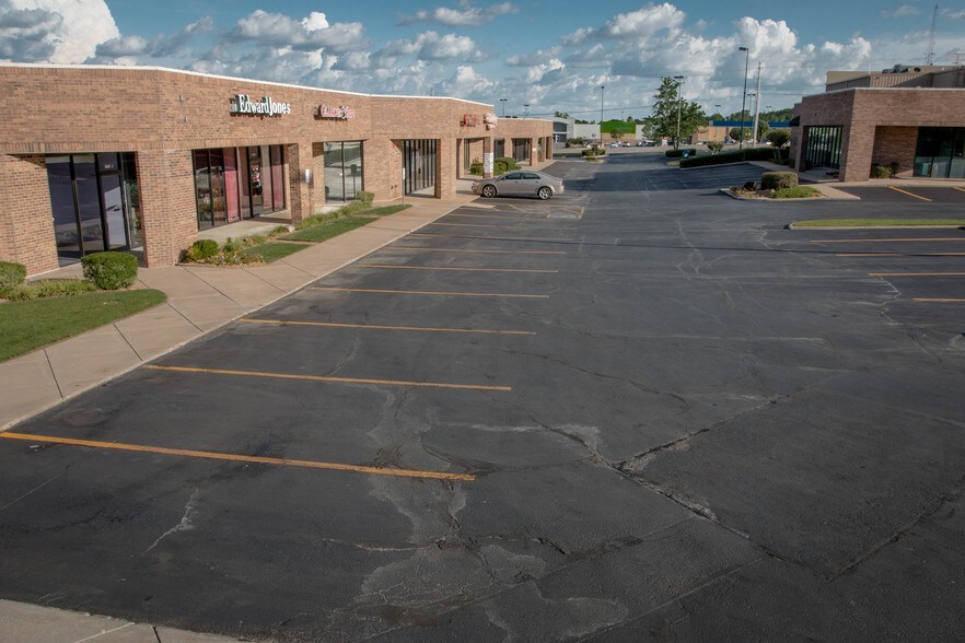 More Photos Of 8005-8316 S Sheridan Rd, Tulsa Unknown For Lease