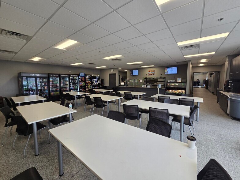 More Photos Of 4400 Garrison Ave, Evansville Manufacturing For Lease
