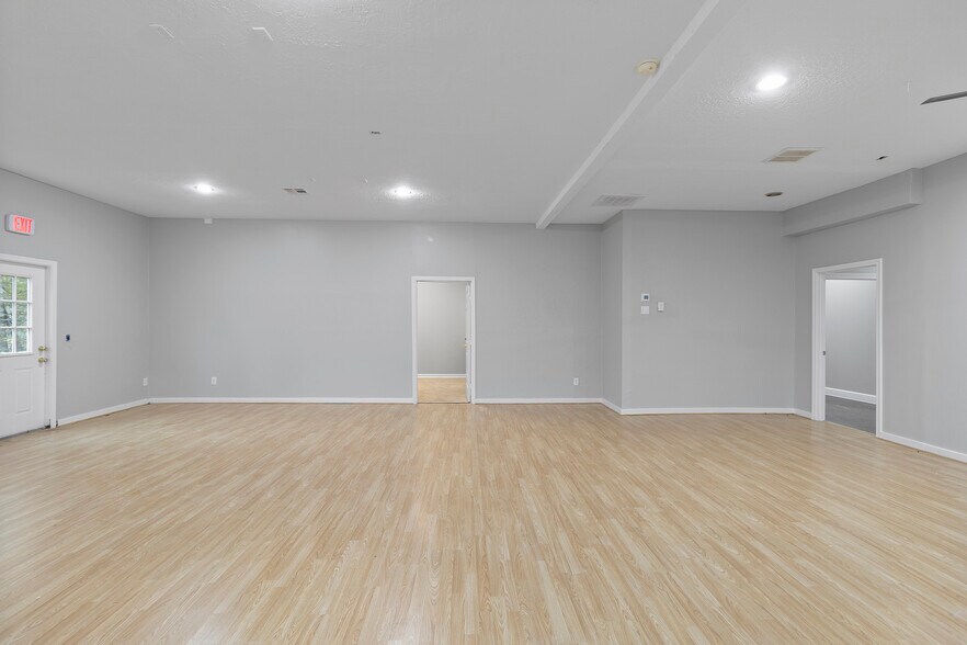 More Photos Of 7407 Fm-1488, Magnolia Medical For Lease