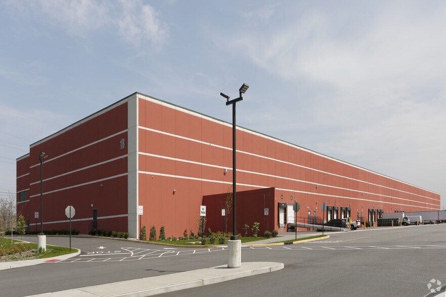 More Photos Of 1 County Rd, Secaucus Distribution For Lease