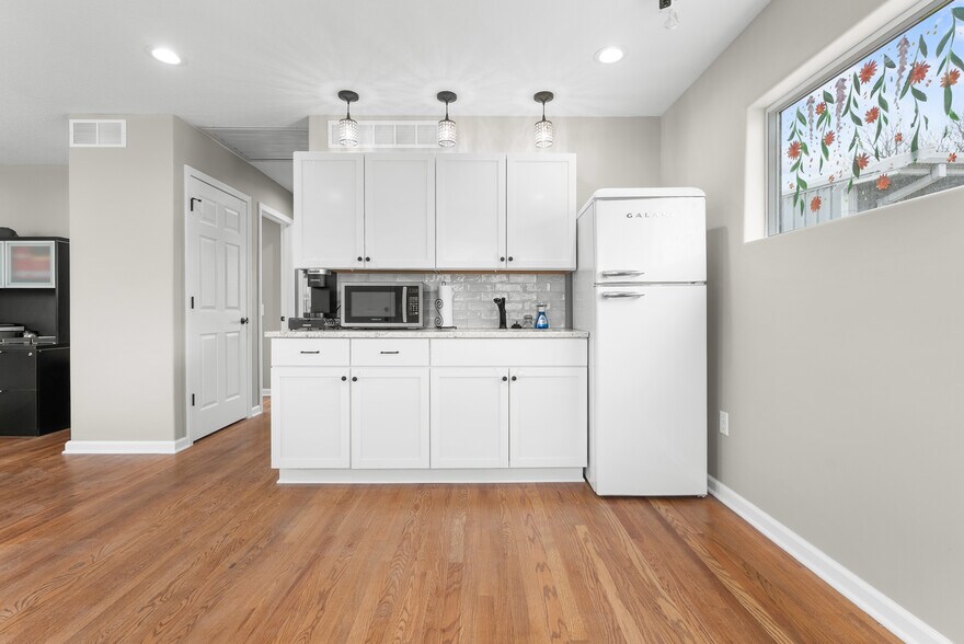 More Photos Of 705 E 23rd St S, Independence Office For Sale