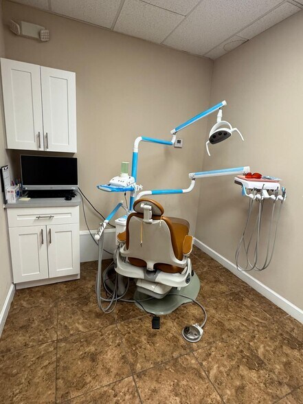 More Photos Of 1696 S Military Trl, West Palm Beach Medical For Lease