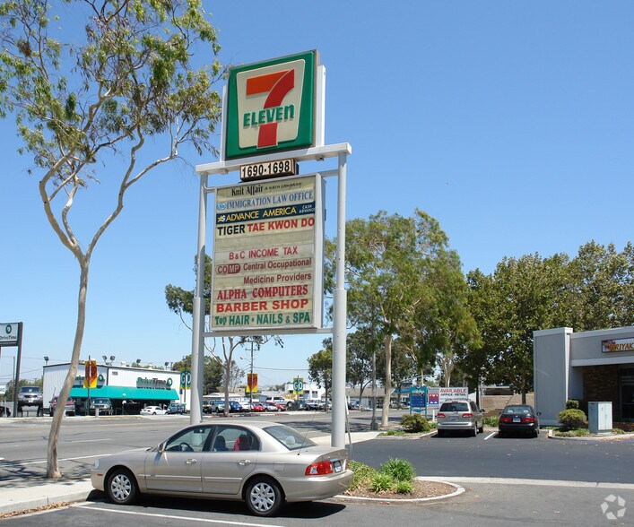 More Photos Of 1698 W 6th St, Corona Convenience Store For Lease