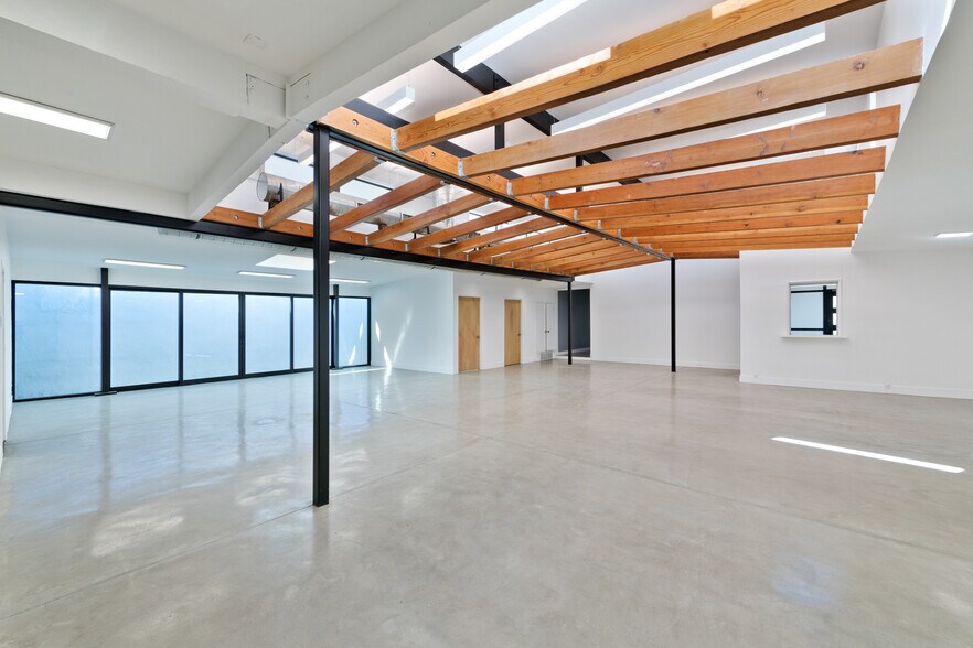 More Photos Of 1020 Pico Blvd, Santa Monica Storefront Retail Office For Sale