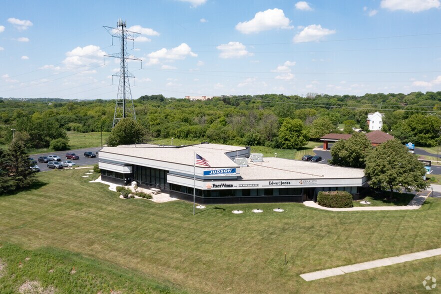 More Photos Of 1507 E Sunset Dr, Waukesha Medical For Sale