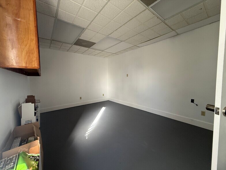 More Photos Of 911 S 8th St, Fernandina Beach Coworking Space