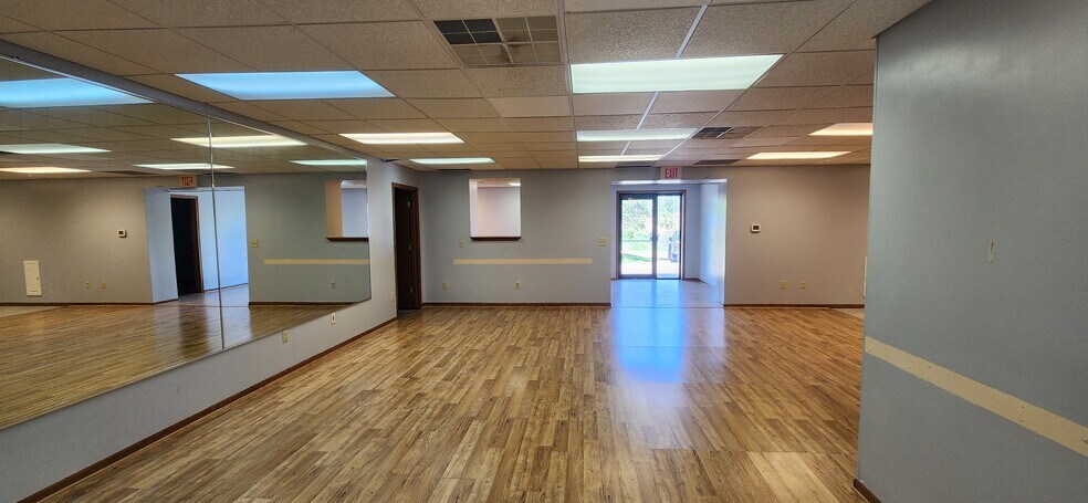 More Photos Of 935 Horicon St, Mayville Freestanding For Lease