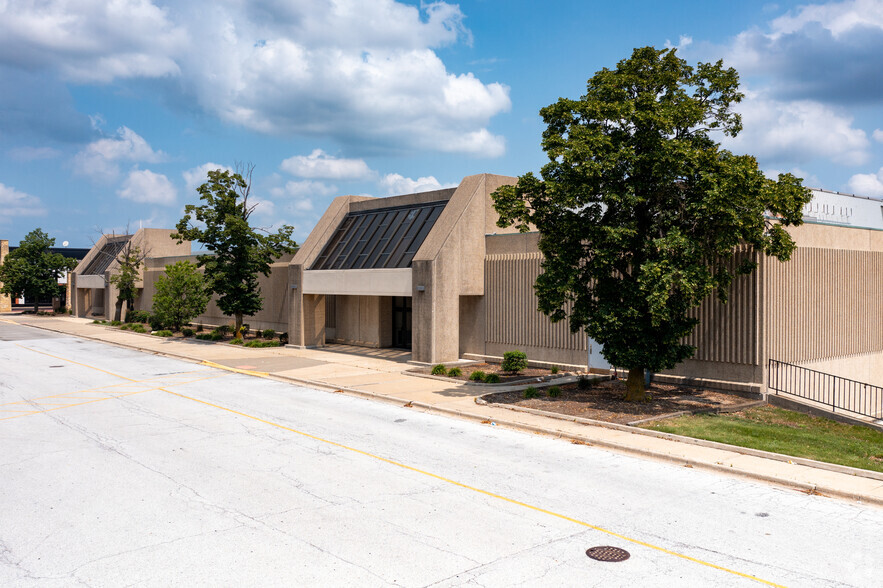 Primary Photo Of 2 Orland Square Dr, Orland Park General Retail For Sale