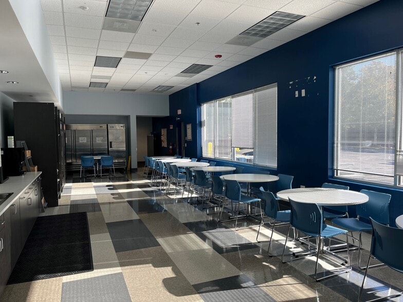 More Photos Of 3200 Gateway Centre Blvd, Morrisville Industrial For Lease